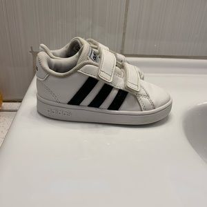 Adidas sneakers 👟